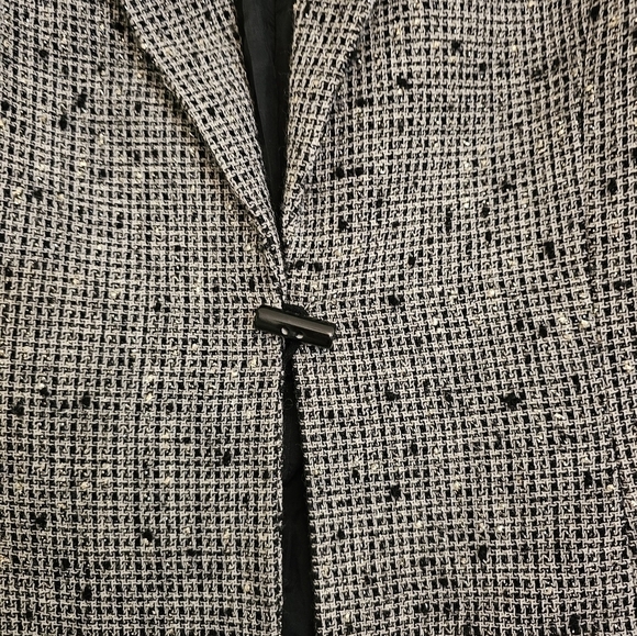 Albert Nipon Vintage one toggle closure tweed blazer - Picture 4 of 7